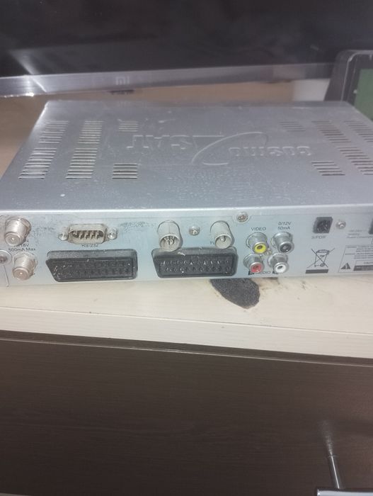 тюнер супутниковий