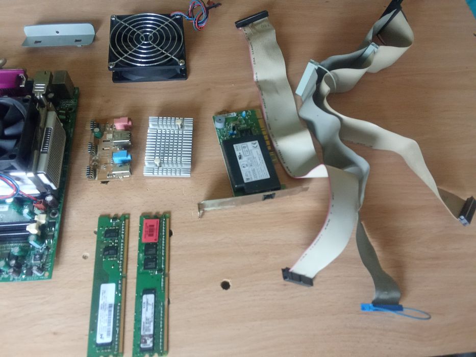 Computer Components 1444558685819392004