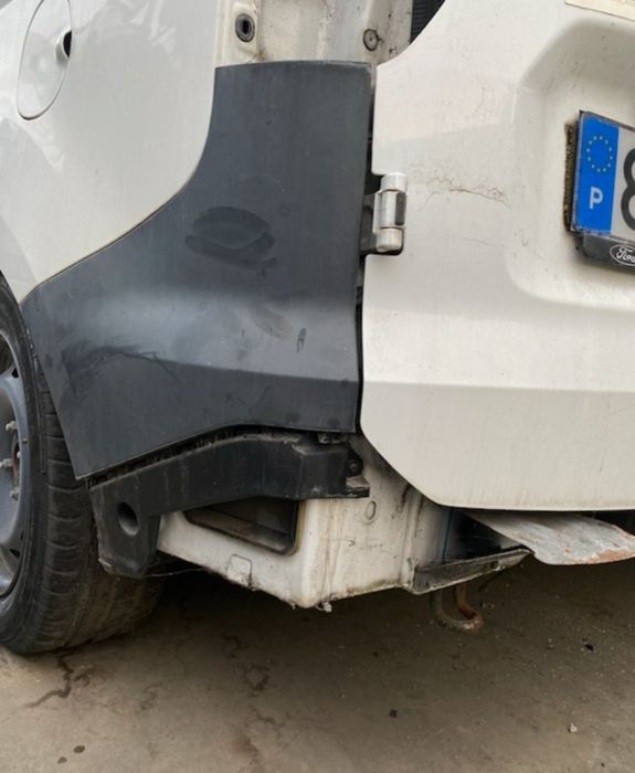 Canto esquerdo ford tourneo courier