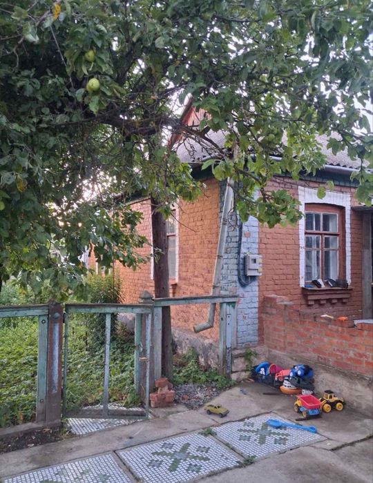 Продаж будинку з комунікаціями