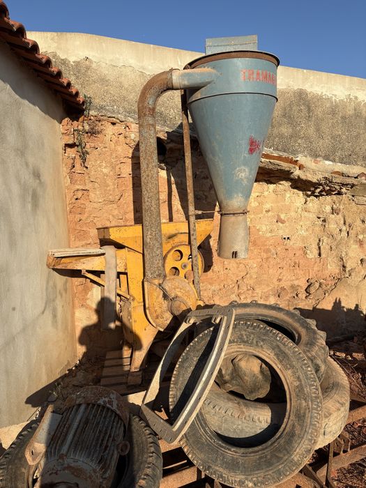 Balança de gado  e moinho de fazer farrinha eletrico vendo ou troco