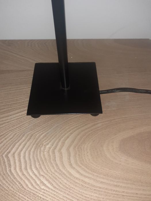 White-shade table lamp436769217346938884