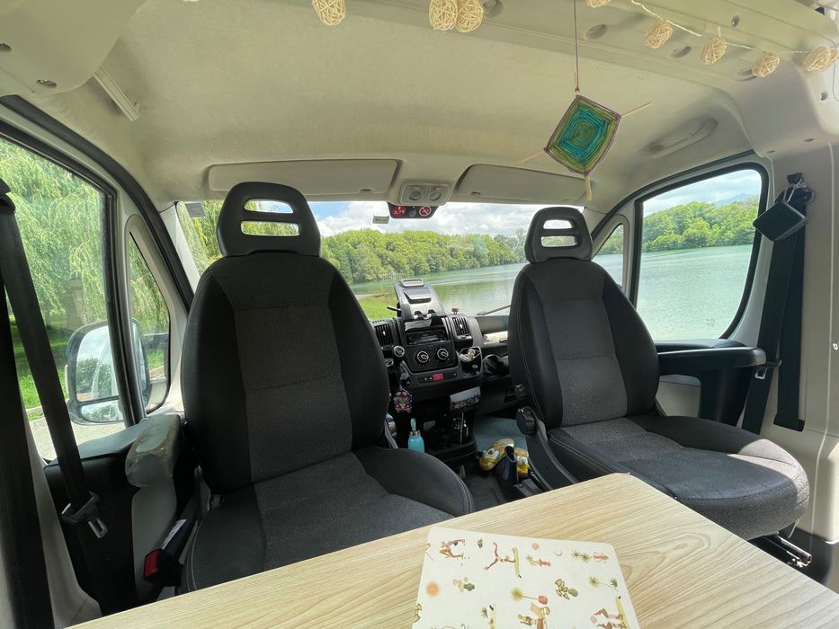 Aluga-se Campervan moderna para 4 Pessoas com electricidade autónoma