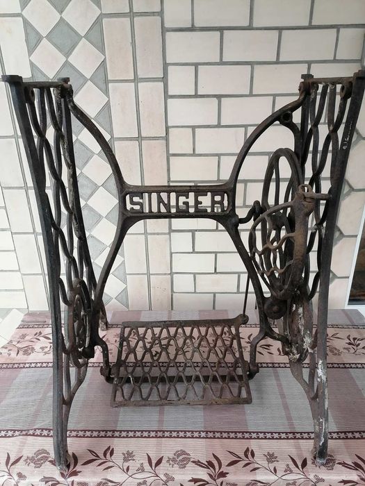 Столик SINGER...