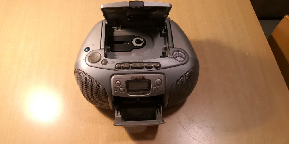 Radio AIWA portátil