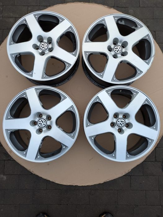 Komplet oryginalnych felg aluminiowych 5x100 ET38 17" Golf R