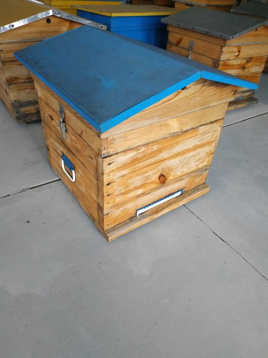 Продам вулики, вощіну, рамки.