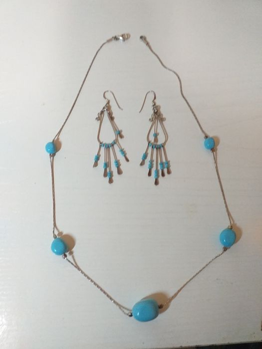 Conjunto de colar e brincos  em prata com pedras azul turquesa