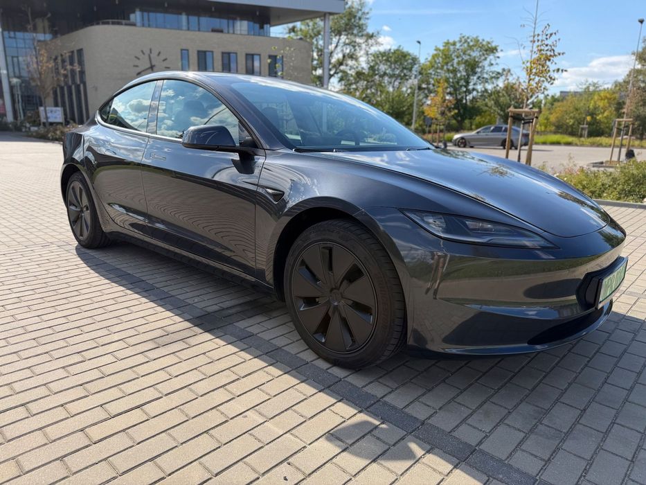 Tesla Model 3 Tesla Model 3-Dual Motor