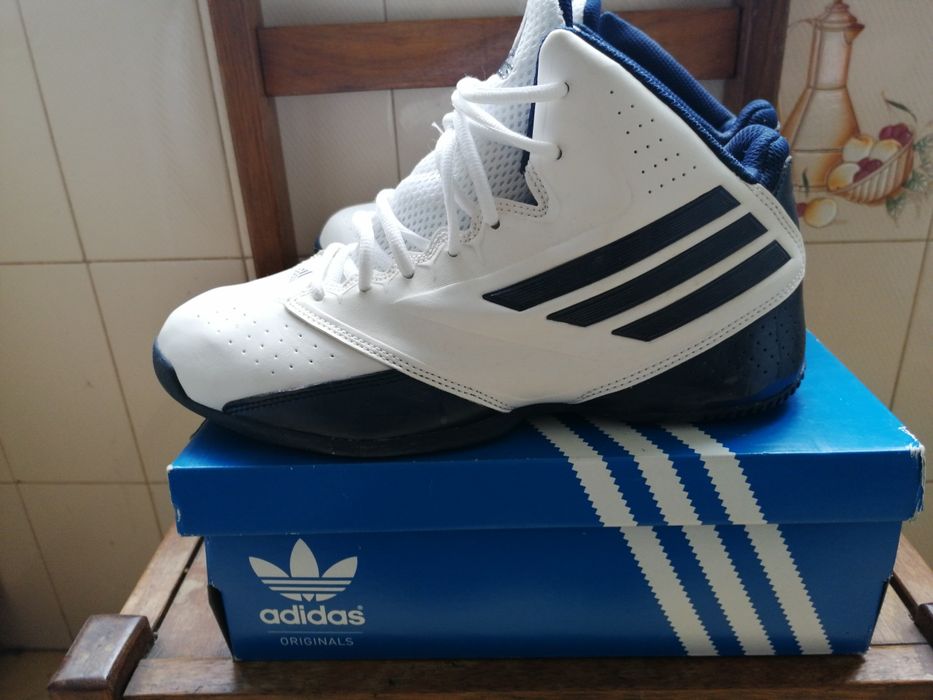Tênis adidas 41,5