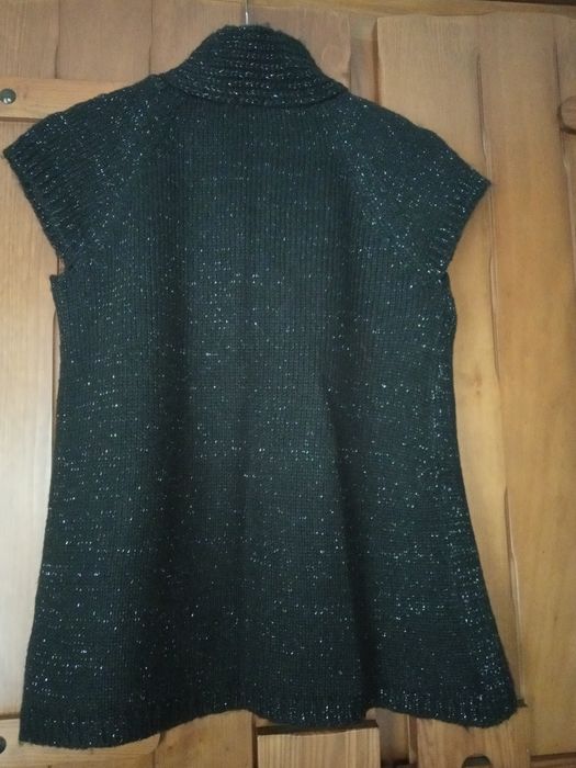 Casaco preto sem mangas