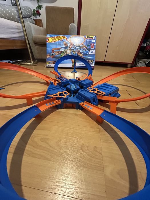 Hot Wheels Criss Cross Crash