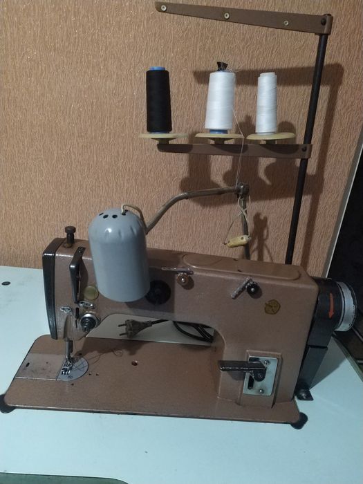 Машинка швейна професійна