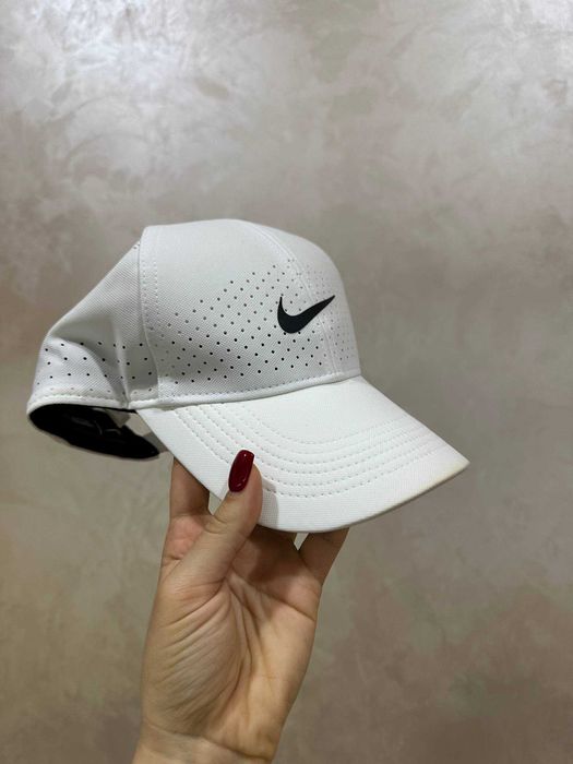 Продам кепку Nike, білу