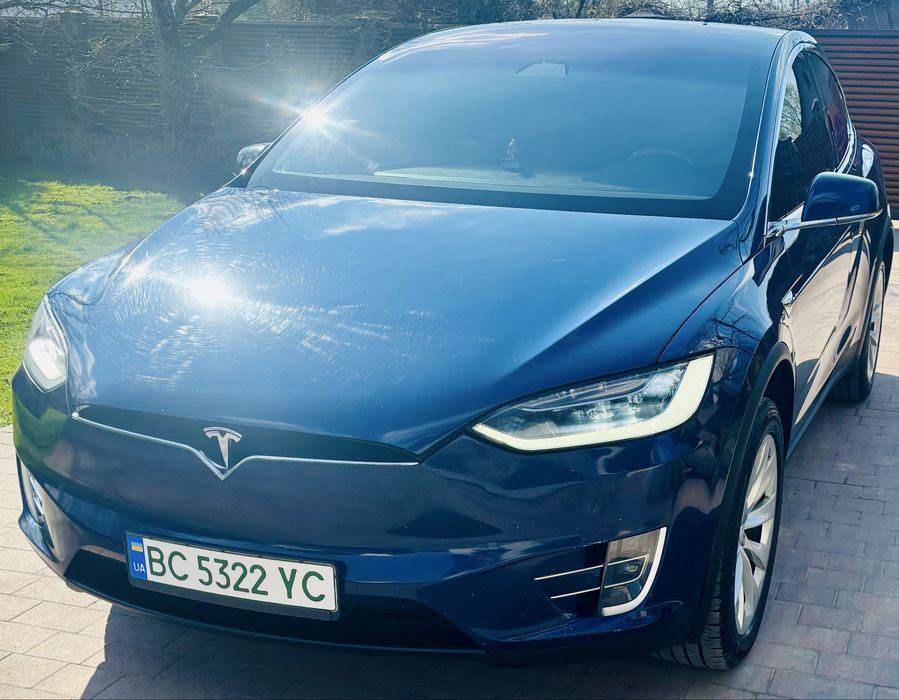 Tesla X 2018року