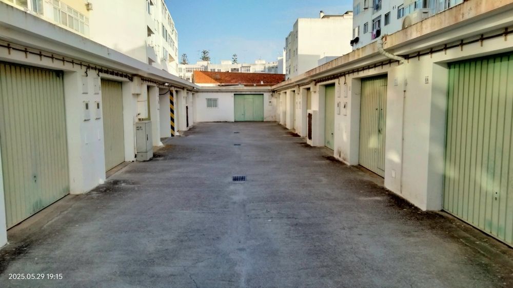 VENDO Garagem Box p 1 carro em condomínio protegido