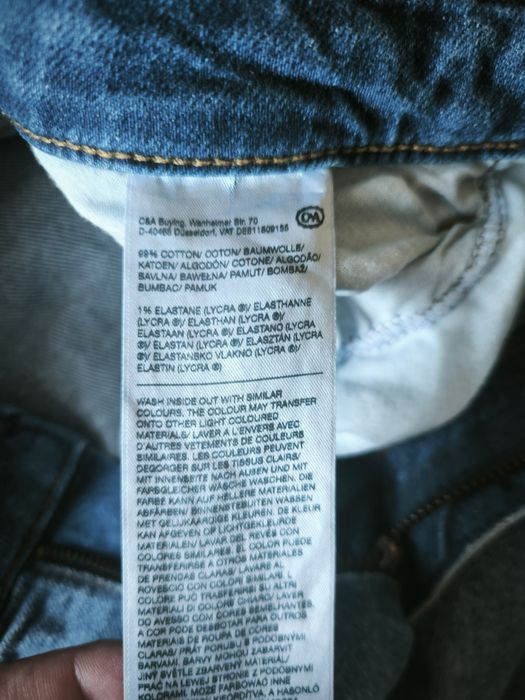 Modne dżinsy damskie z szeroką nogawką
