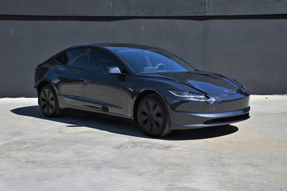 Tesla Model 3 Long Range      2025