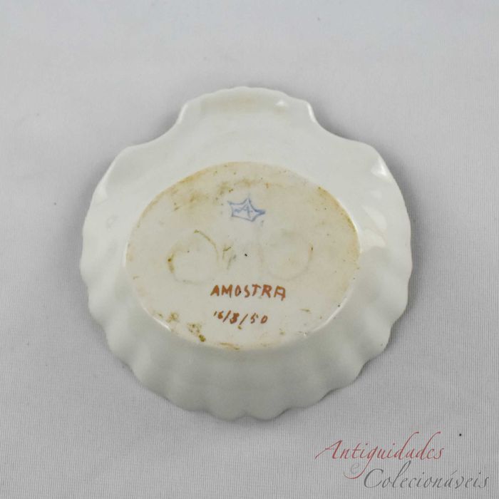 Par conchas Porcelana Artibus decoradas a ouro