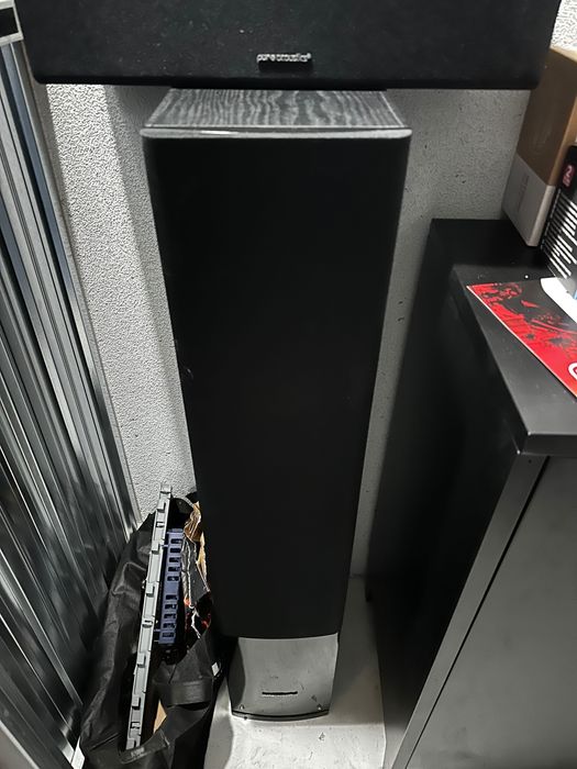 Kino domowe YAMAHA MusicCast RX-V4A + Pure Acoustics Nova 8 Czarny