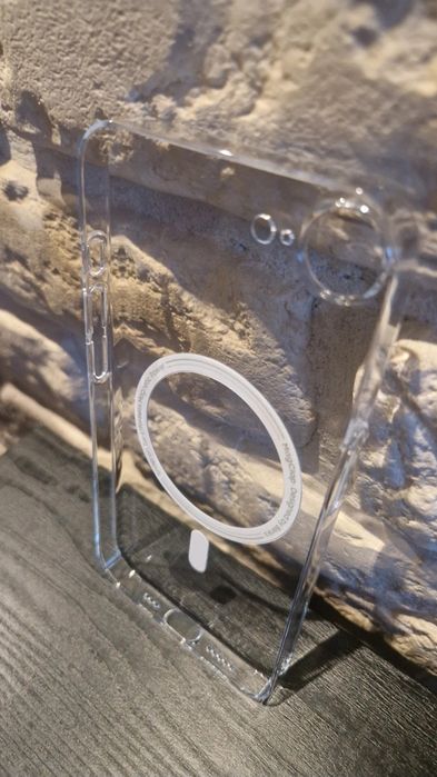 Benks Etui Magnetic Crystal (0047) do Iphone 16e / 17e + Szkło 9H Gratis