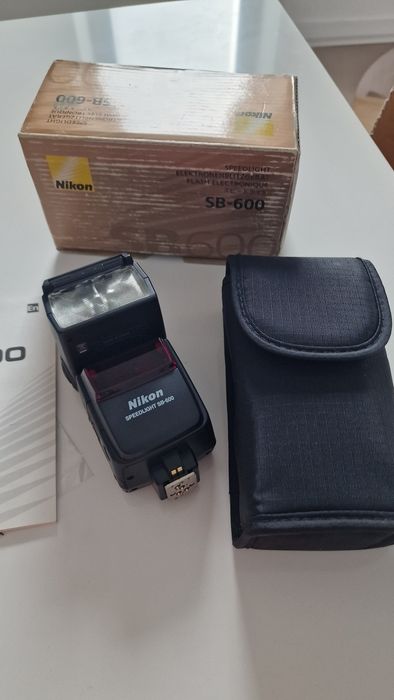 Nikon SB-600 Speedlight com acessórios