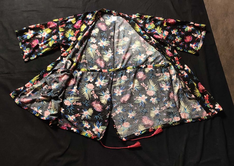 Wiskozowa narzutka plażowa / kimono Sinsay | hibiskus, oversize S–XL