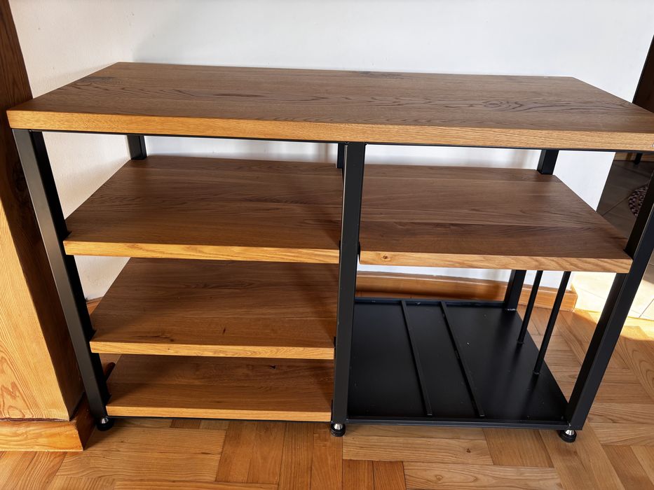 Stolik audio z nóżkami antywibracyjnymi