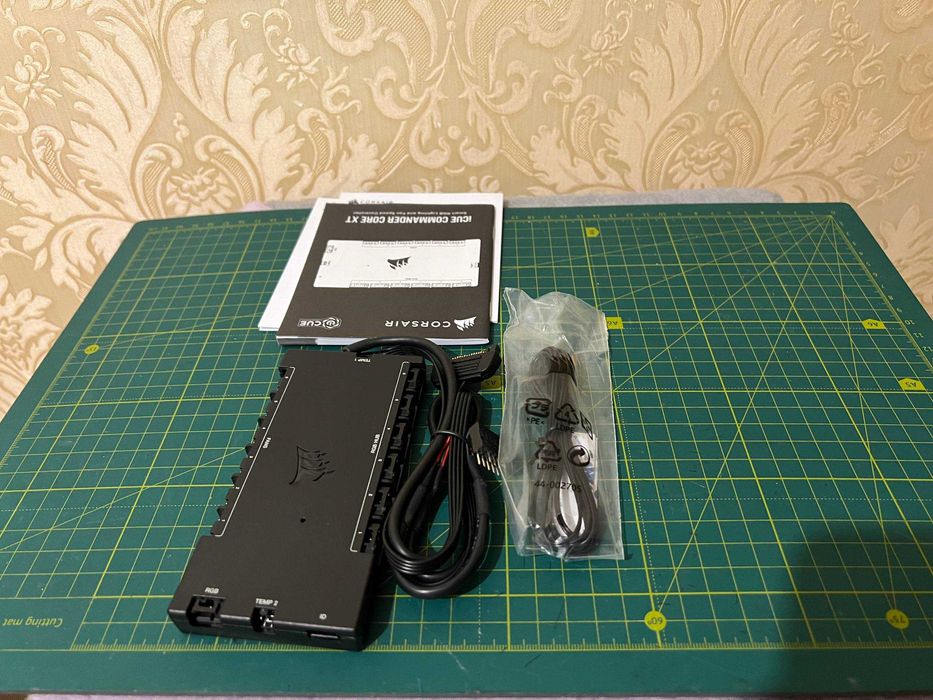 RGB контролер Corsair iCUE Commander Core XT