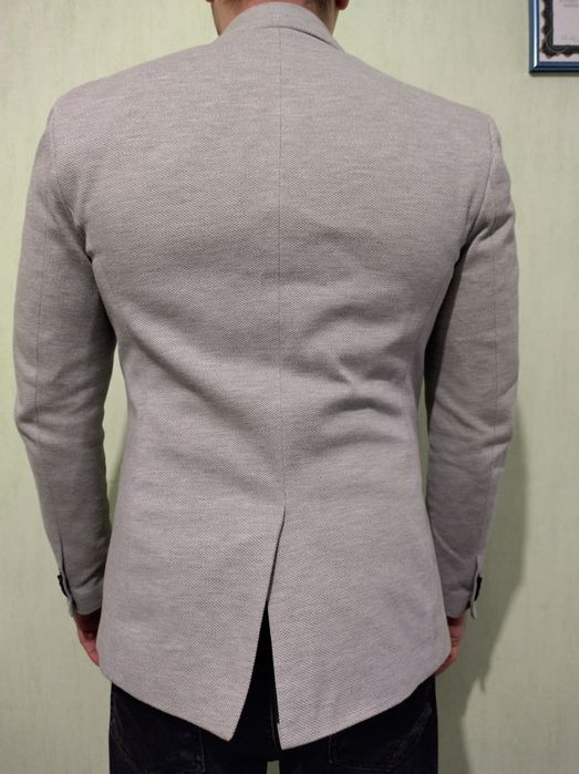 Пиджак мужской универсальный  от Zara M размер, состояние нового