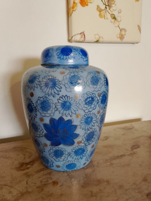 Various decorative items509443906607534085