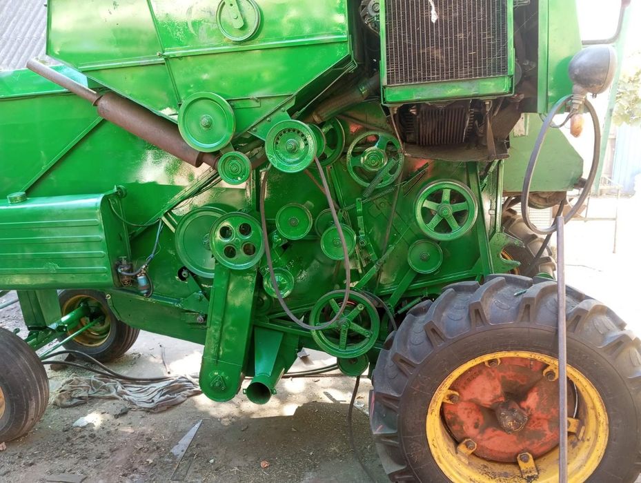 Комбаїн вольво 800