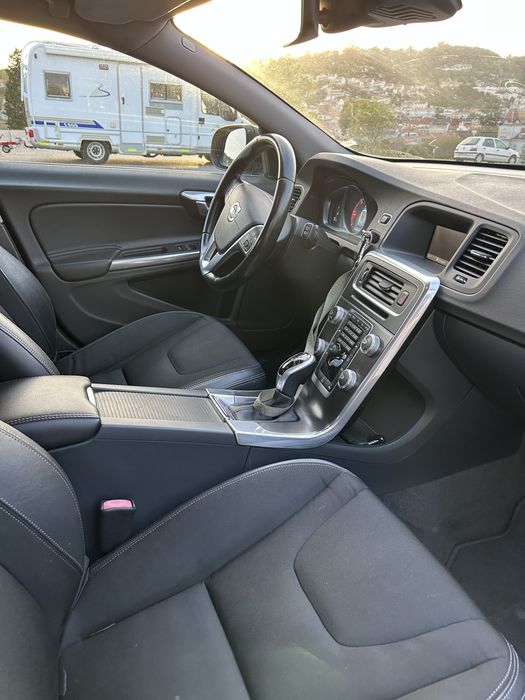 Volvo V60 D2 Momentum Automática