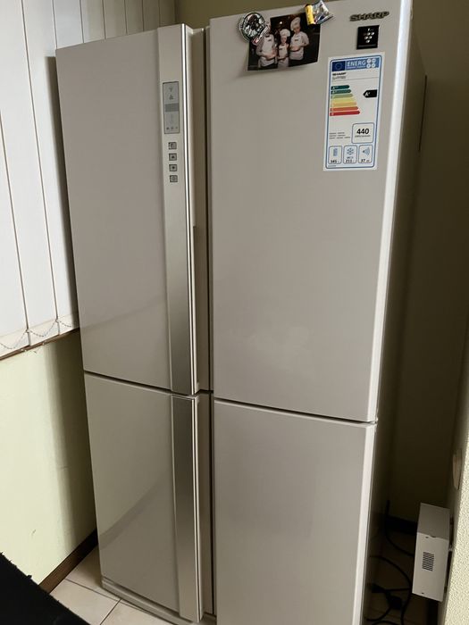 В звязку з переіздом продається Холодильник SHARP б/в великий