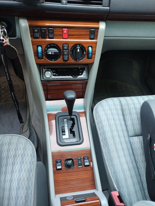 REZERWACJA Sprzedam Mercedes Benz W 124 TE 2.2 BENZYNA 150 KM