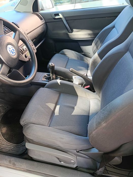 Automóvel WV polo 1.2 de 2002, impecável com revisão, embraiagem e distribuição novas