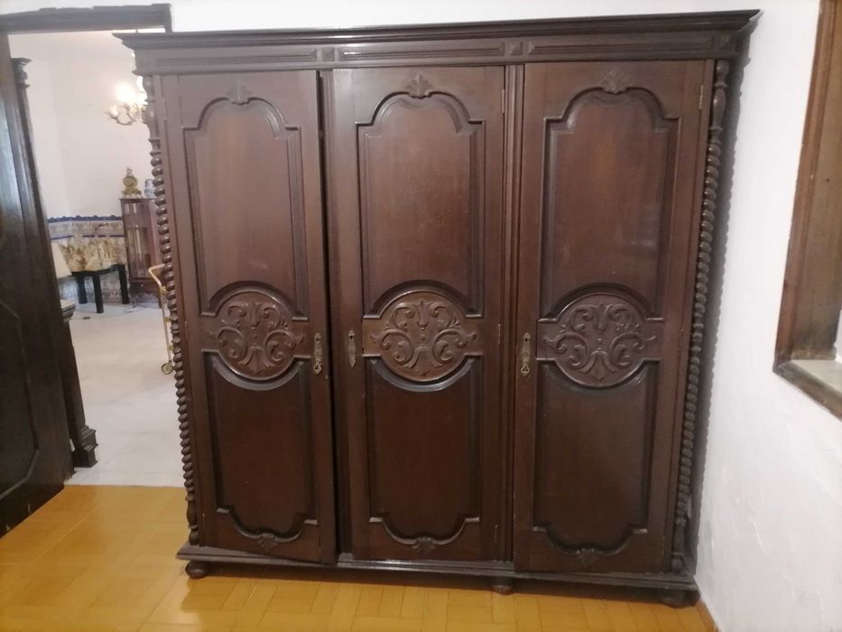 Vendo roupeiro 3 portas