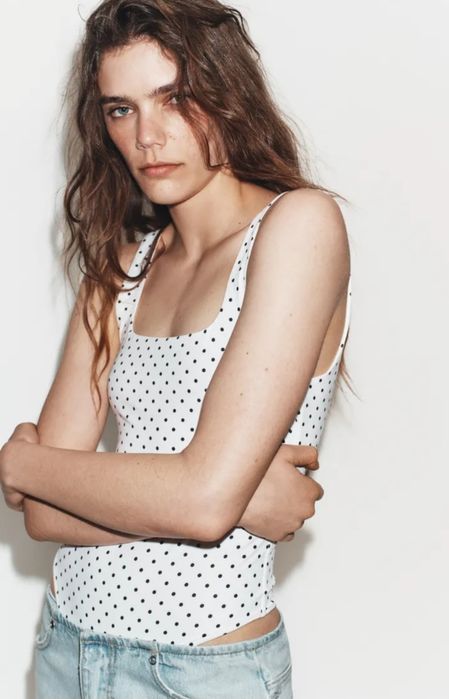 Боді від Zara з дуже жіночою спинкою.