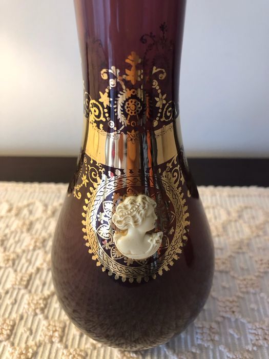 Jarra solitário,  bordeaux com camafeu, dourada