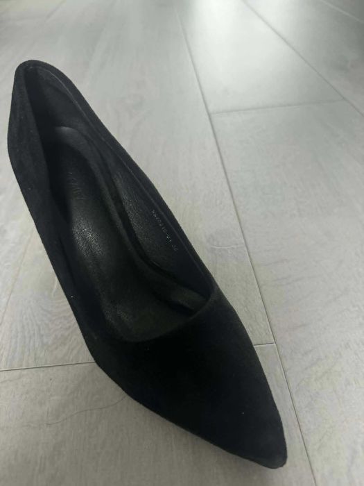 Czarne szpilki na słupku r. 38