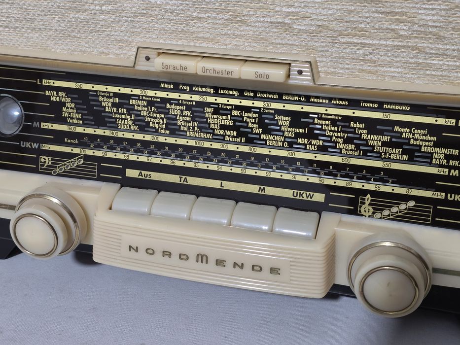 Rádio antigo reparado Nordmende