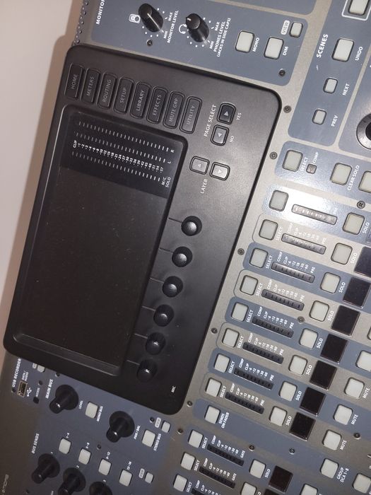 Vendo Behringer X32  com Case