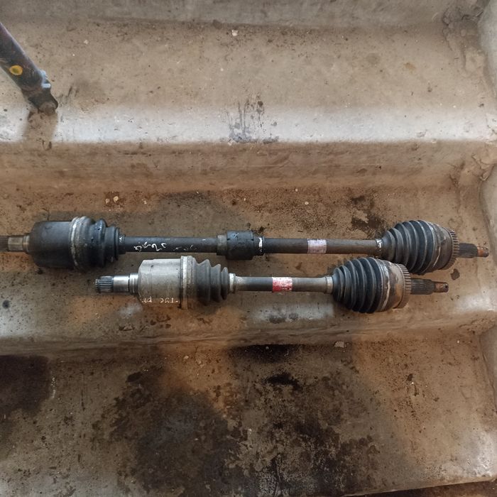 полуось 2.0 дизель  Хюндай туксон передній привід