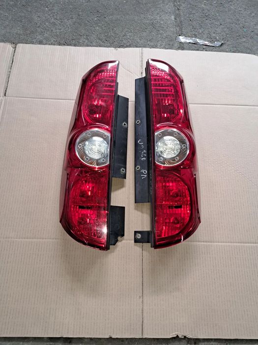Fiat Doblo II lampa tylna lewa prawa 10-14 klapa