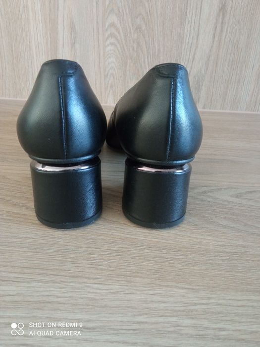 Czółenka skóra rozm. 38 nowe