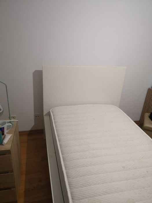 Cama individual branca