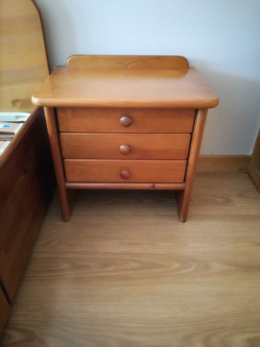 Cama de Casal com 6 gavetas e 2 mesas de cabeceira