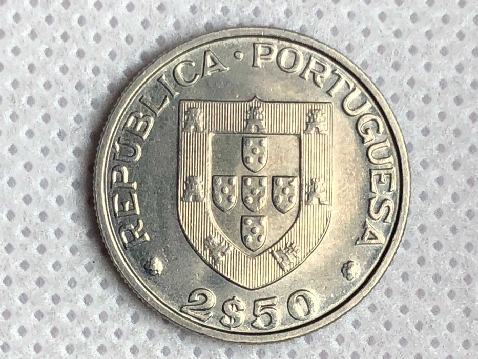 Portugal 1983 - 2,5 Escudos Cuproniquel - Programa Alimentar Mundial - FAO