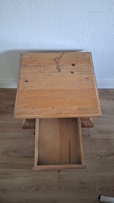 Mesa vintage de cabeceira ou de apoio