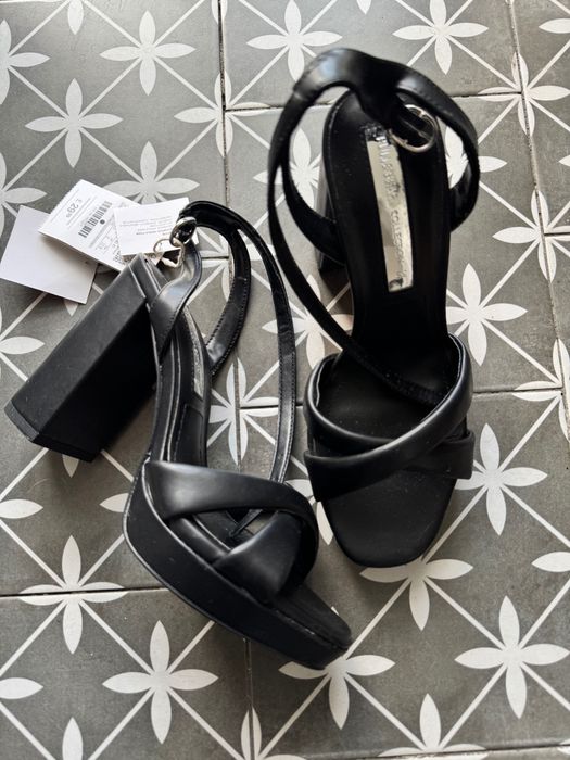 Нові босоніжки Pull&bear